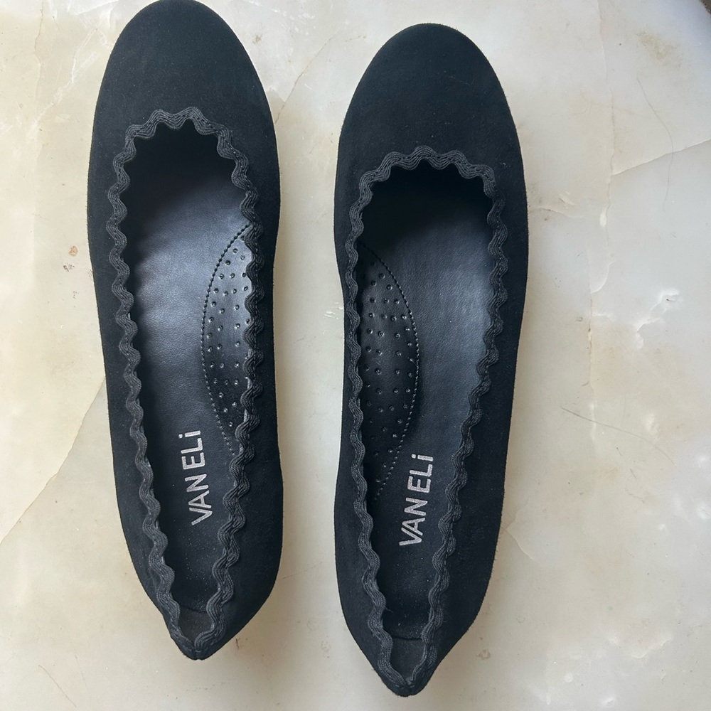 Vaneli Black Suede Scalloped Flats 7.5N